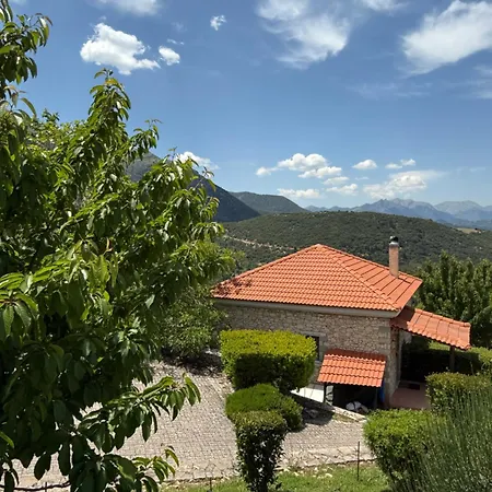 Willa Nano στο βουνό με τζάκι *